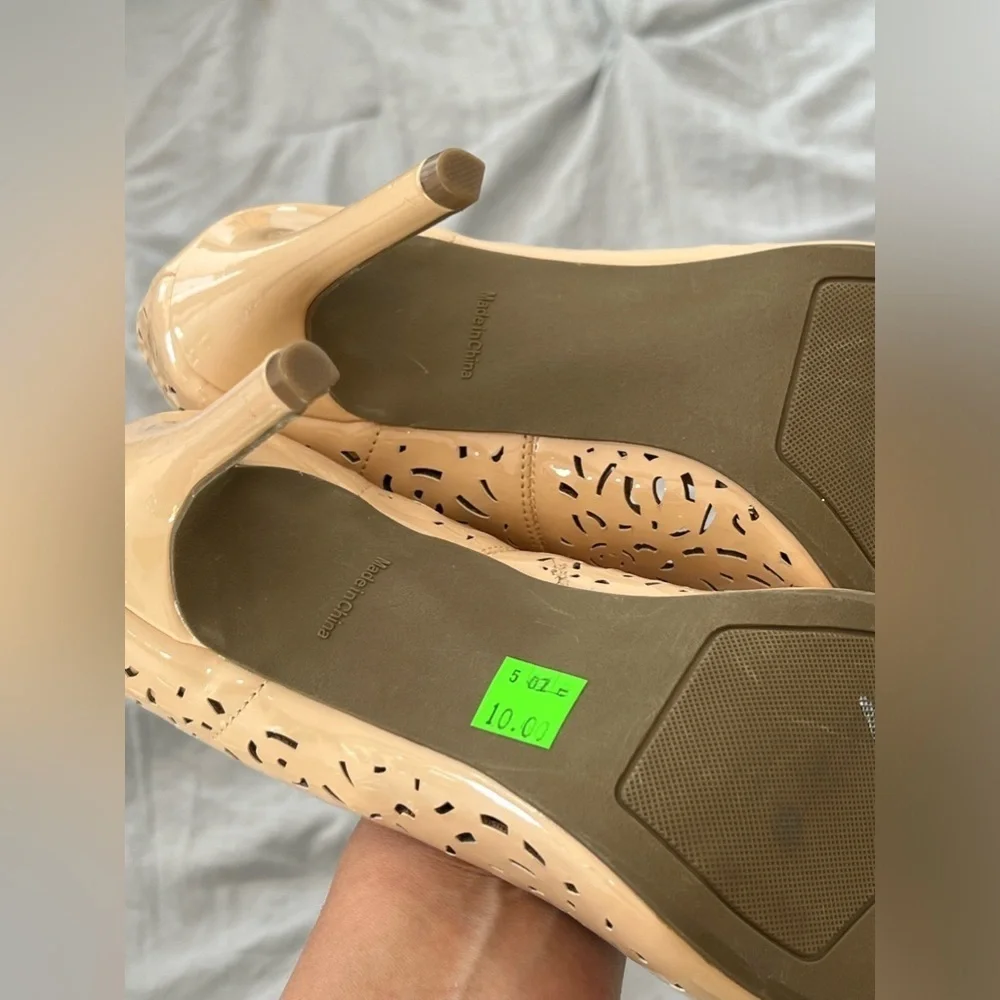 Report Fenestrated pointy toe heels pumps